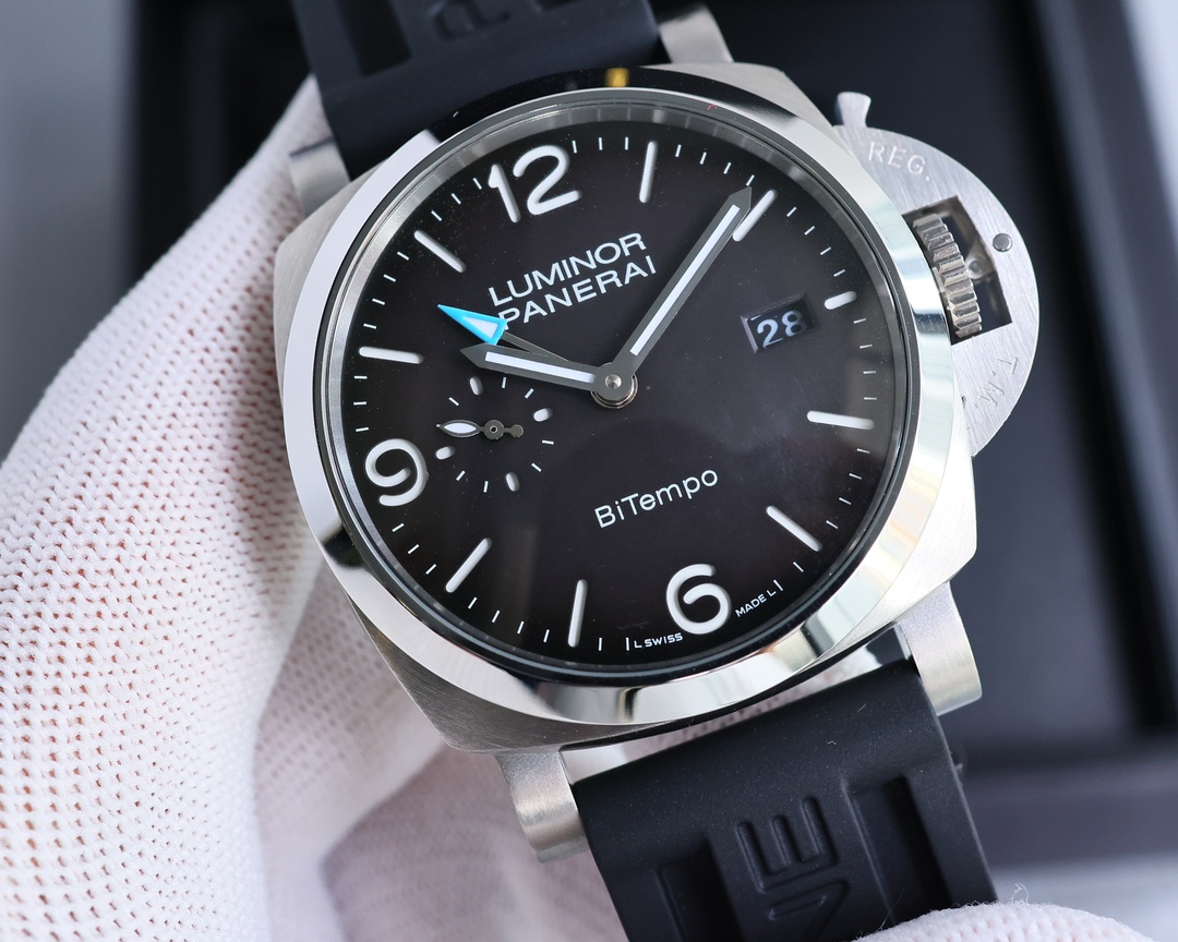 Panerai - The newly launched Luminor Marina watch series adopts the Super LumiNova luminous coating