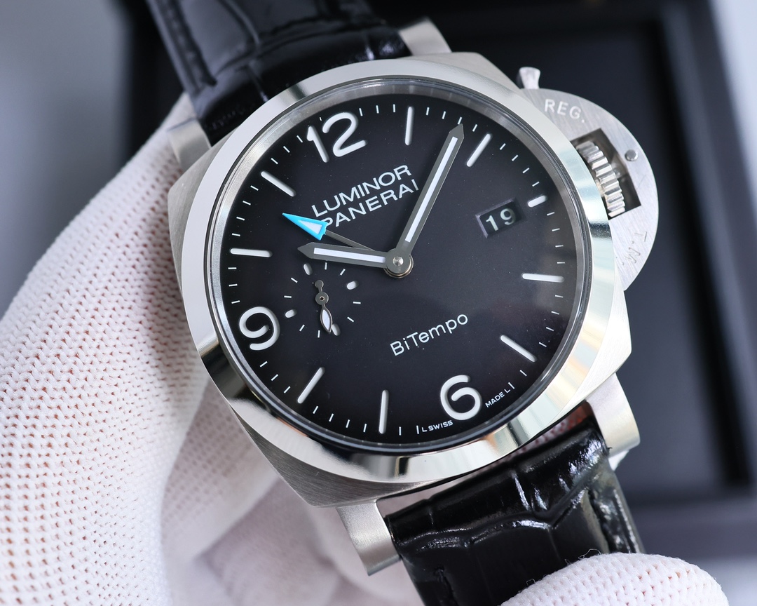 Panerai - The newly launched Luminor Marina watch series adopts the Super LumiNova luminous coating