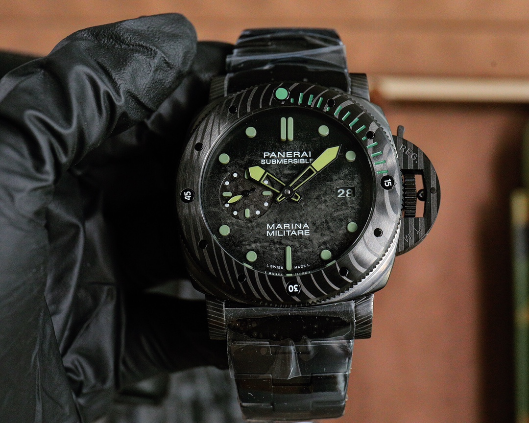 V7 Panerai's new SUBMERSIBLE BMG-TECH ™  -47mm stealth series 