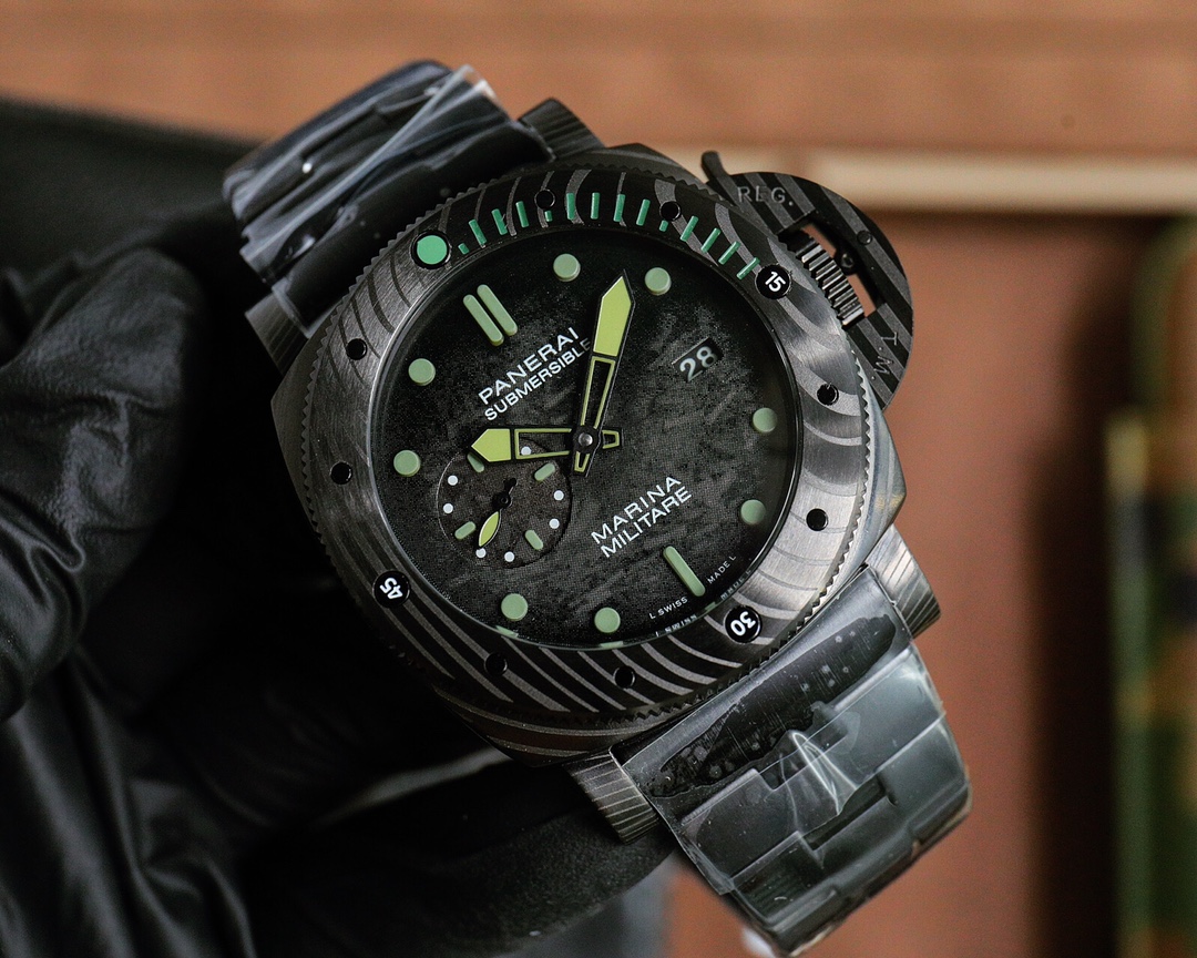 V7 Panerai's new SUBMERSIBLE BMG-TECH ™  -47mm stealth series 