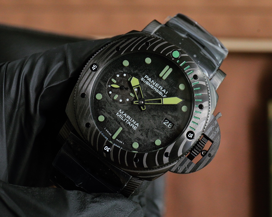 V7 Panerai's new SUBMERSIBLE BMG-TECH ™  -47mm stealth series 