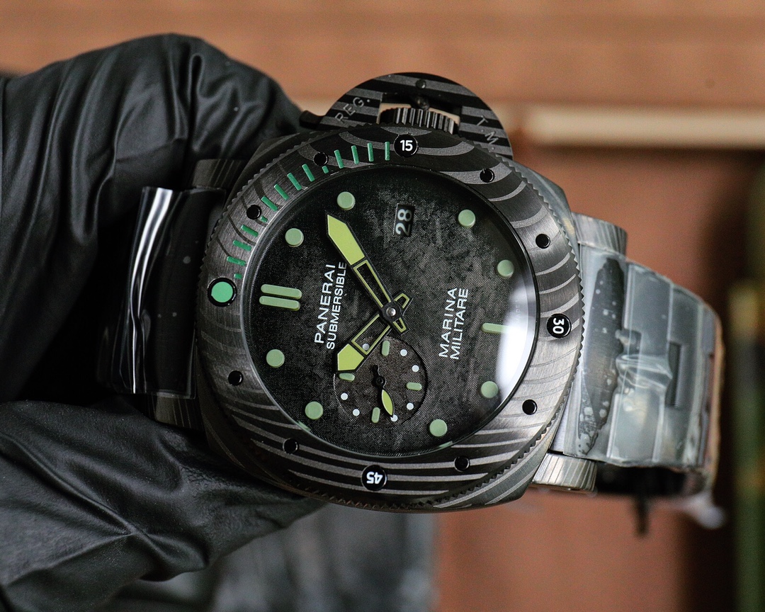 V7 Panerai's new SUBMERSIBLE BMG-TECH ™  -47mm stealth series 