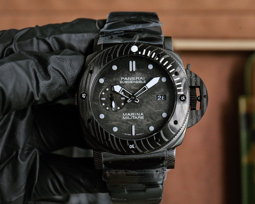 V7 Panerai's new SUBMERSIBLE BMG-TECH ™  -47mm stealth series 