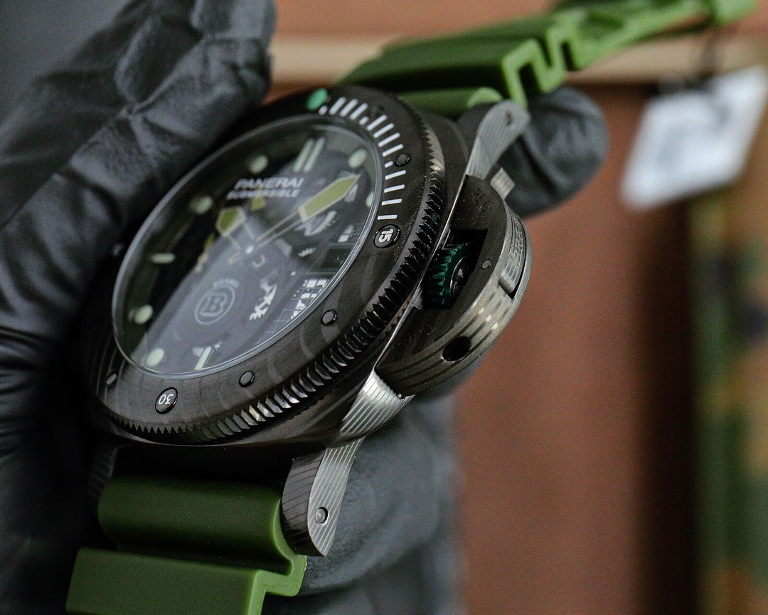 V7 Panerai's new SUBMERSIBLE BMG-TECH ™  -47mm stealth series