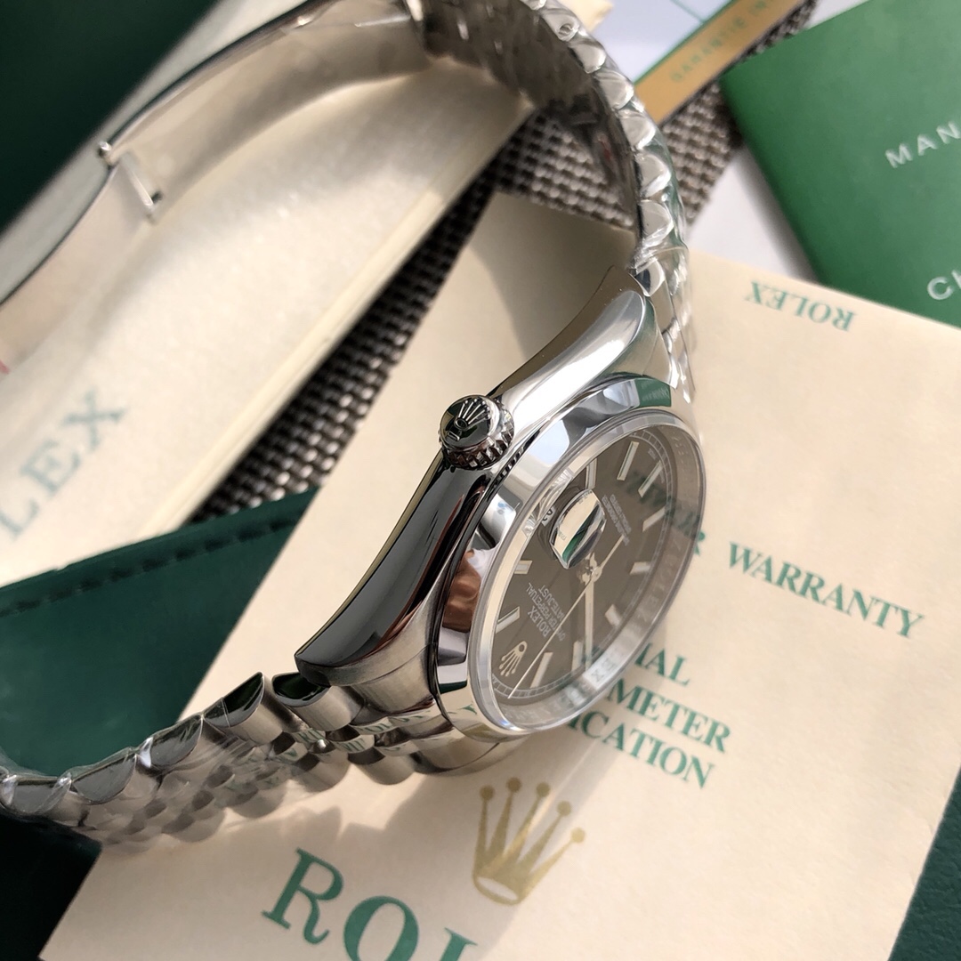 The Rolex Logbook is undoubtedly one of the most representative watches of Rolex. 