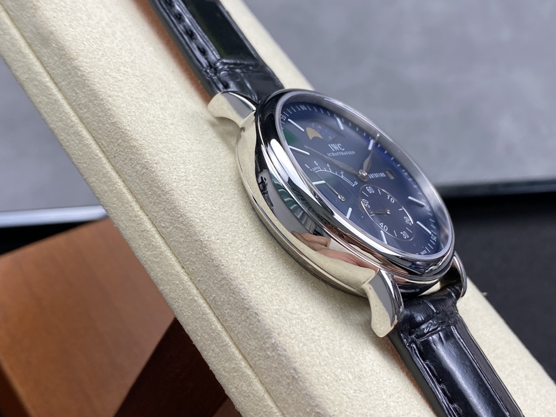 The all-new Portofino series IW516409 transparent watch.