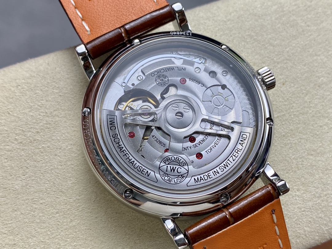 The all-new Portofino series IW516409 transparent watch.