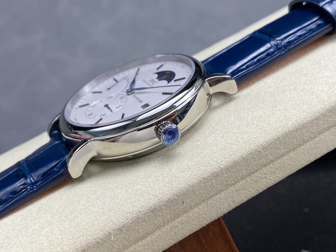 The all-new Portofino series IW516409 transparent watch.